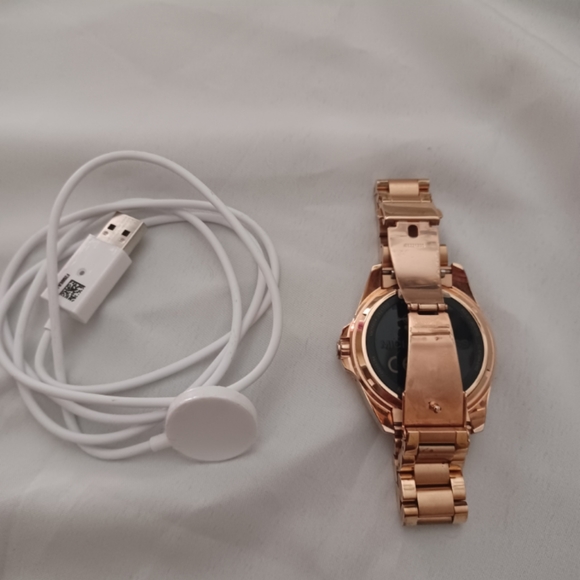 Like new MICHAEL KORS BRADSHAW ROSE GOLD SMARTWATCH MKT-5004 - Picture 4 of 7